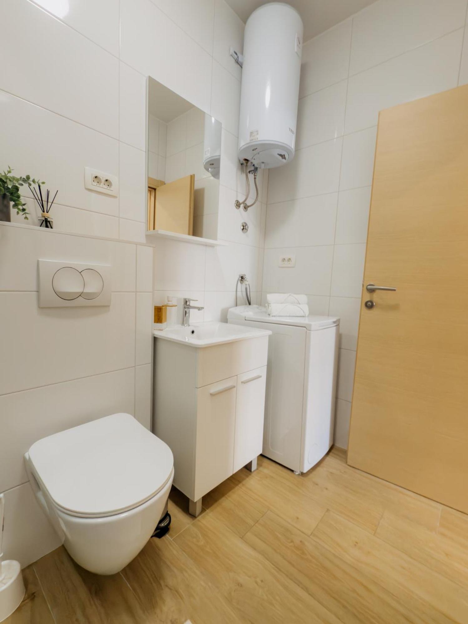 Apartments Piscina-Green Ποντστράνα Εξωτερικό φωτογραφία
